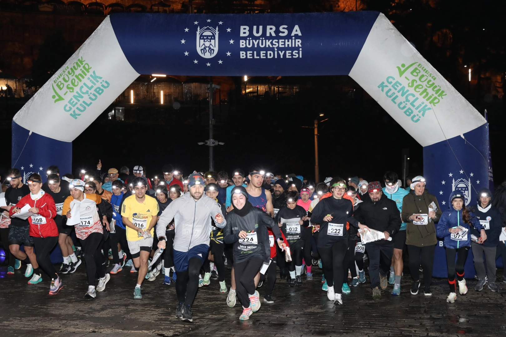 Bursa'da&nbsp;Tarihi &Ccedil;arşı'nın Gece Atmosferinde Oryantiring Heyecanı