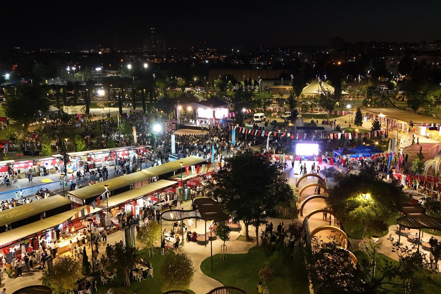 Gaziantep'te&nbsp;Hemşehri Dernekleri Festivali Renkli G&ouml;r&uuml;nt&uuml;lerle A&ccedil;ıldı