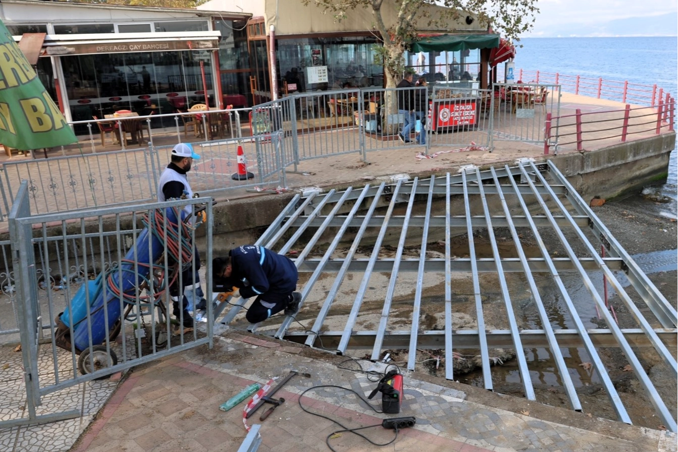 Kocaeli Değirmendere sahiline yeni yaya geçiş köprüsü