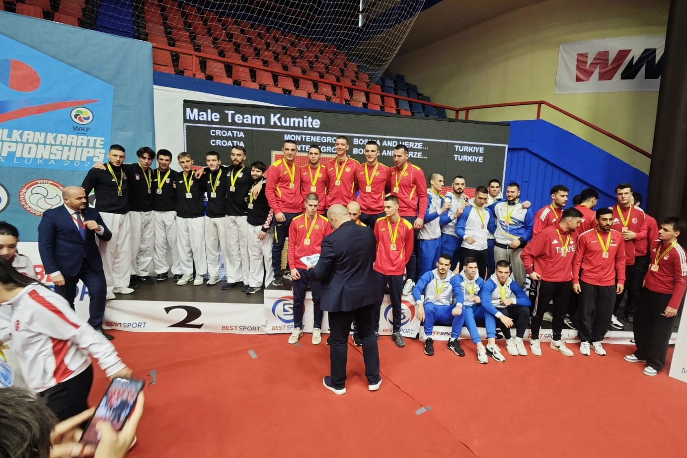 Balkanlarda B&uuml;y&uuml;kşehir Belediyespor R&uuml;zgarı