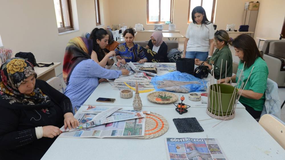 Kadınlar Büyükşehir’in kurslarında meslek ediniyor, aile ekonomisine katkı sağlıyor 