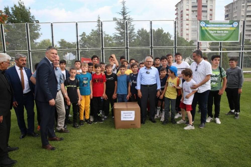 Başkan Büyükkılıç'tan amatör kulüplere destek