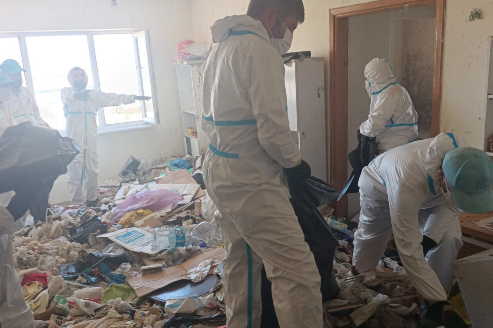 Evden 28 Ton &Ccedil;&ouml;p &Ccedil;ıkarıldı