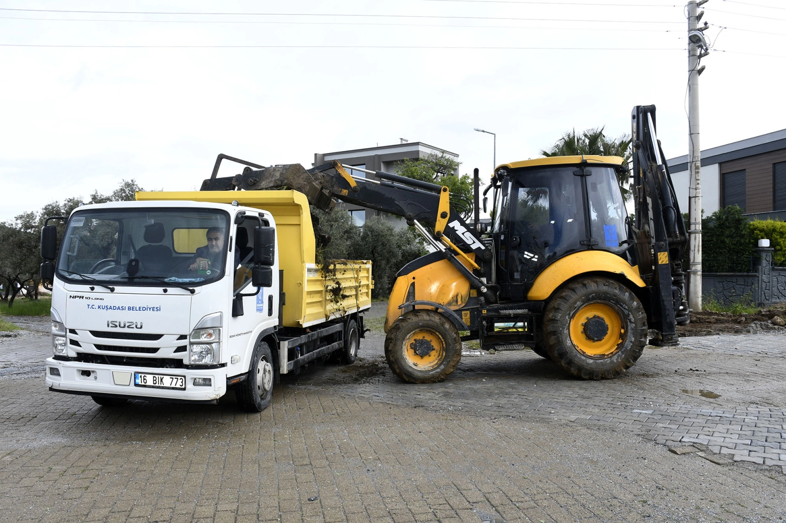 Kuşadası&rsquo;nın Her Mahallesinde Kesintisiz Hizmet