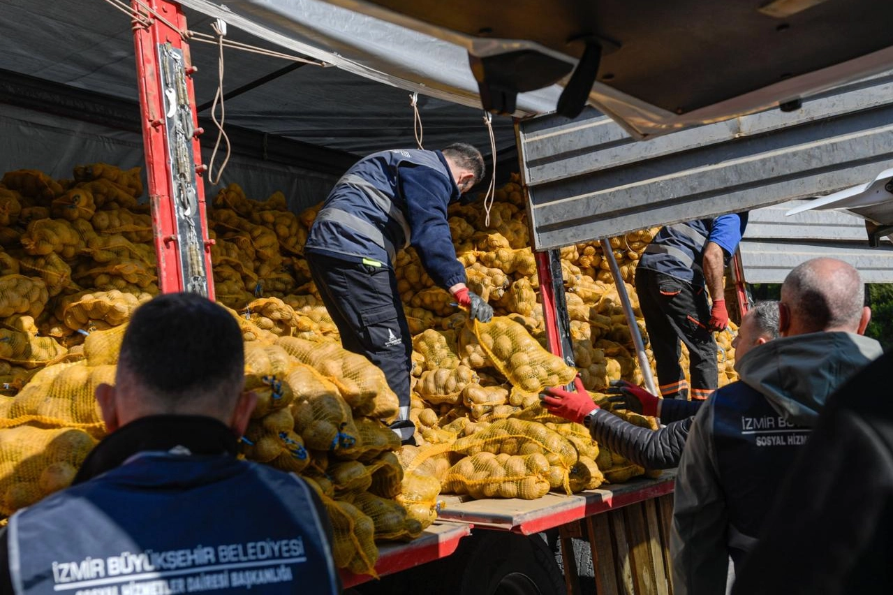 İzmir'de&nbsp;&Uuml;reticiye Nefes, Vatandaşa Destek