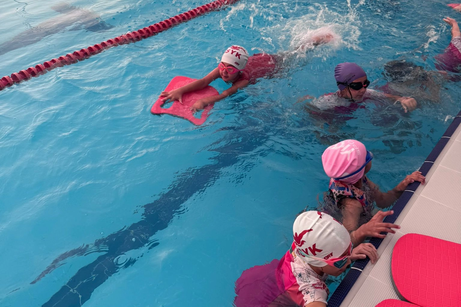 Yüzme Bilmeyen Kalmasın Projesi Tüm Hızıyla Sürüyor