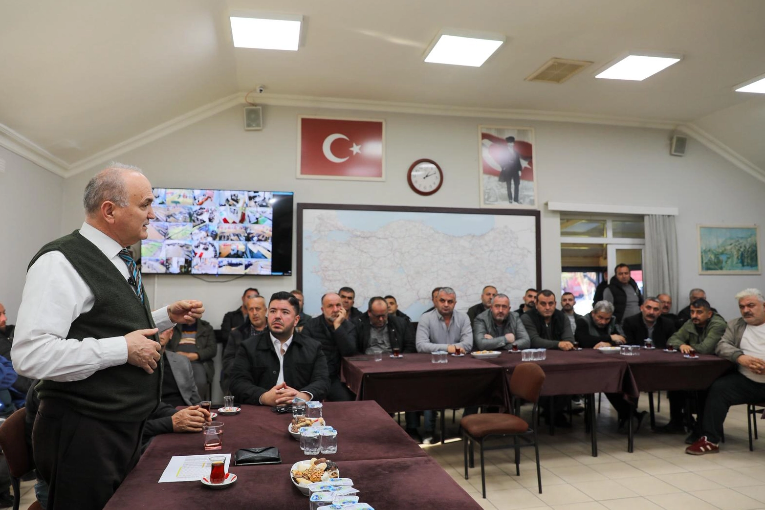 D&uuml;zce Lojistiğin Merkezi Oluyor! Başkan &Ouml;zl&uuml;&rsquo;den Yeni Tır Parkı ve G&uuml;mr&uuml;k M&uuml;jdesi