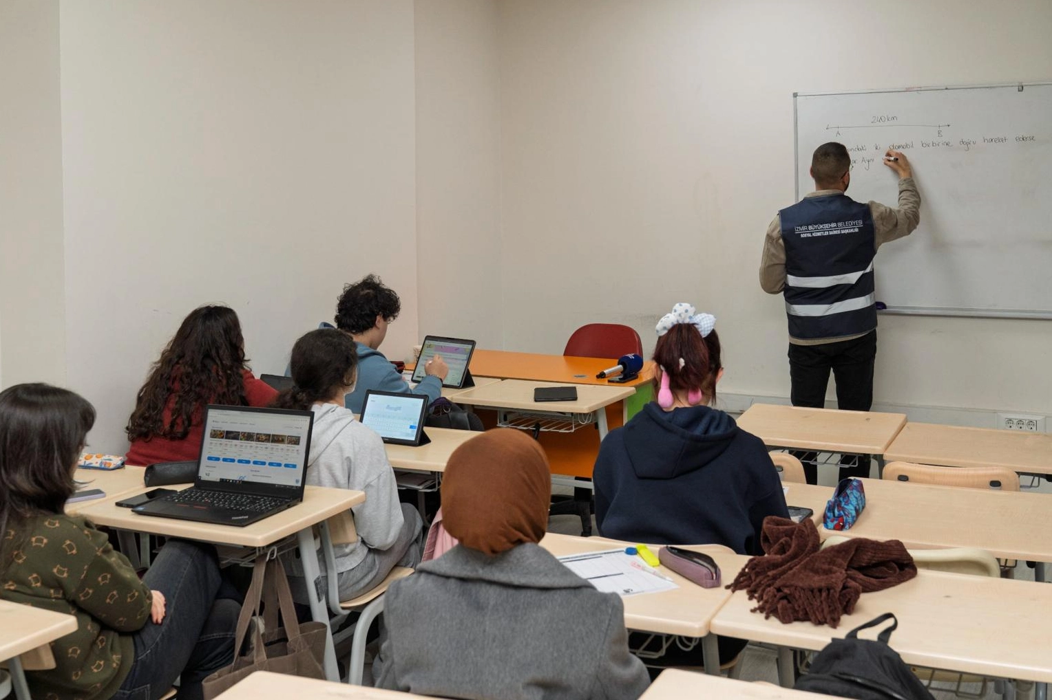 İzmirli &Ouml;ğrencilere Yapay Zek&acirc; Destekli Matematik