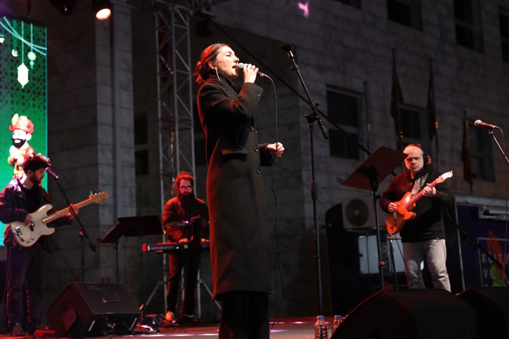 Nil&uuml;fer Ramazan Sokağı&rsquo;nda Ezginin G&uuml;nl&uuml;ğ&uuml; ile Unutulmaz Gece