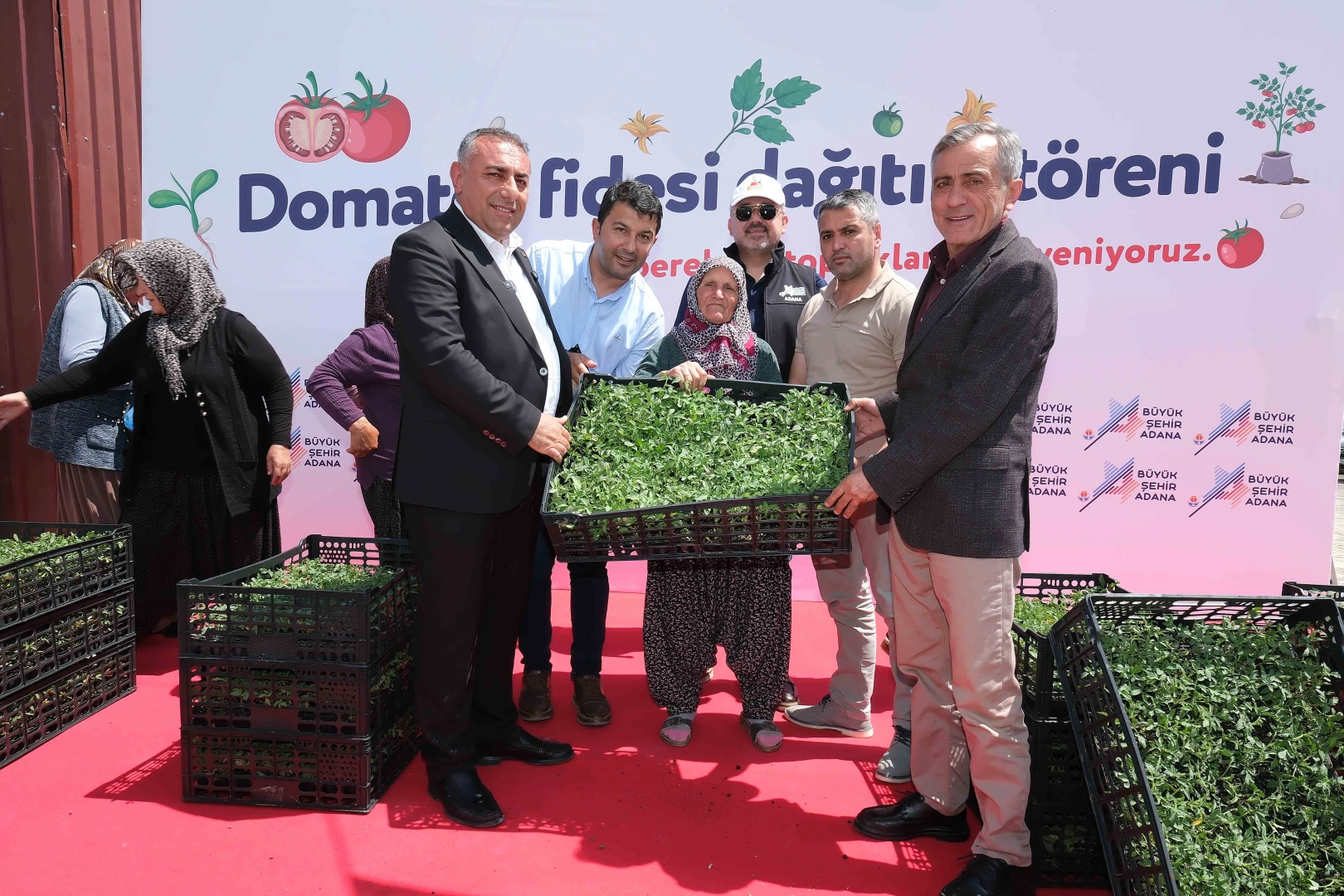 Adana B&uuml;y&uuml;kşehir Belediyesi &Uuml;reticiyi Desteklemeyi S&uuml;rd&uuml;r&uuml;yor