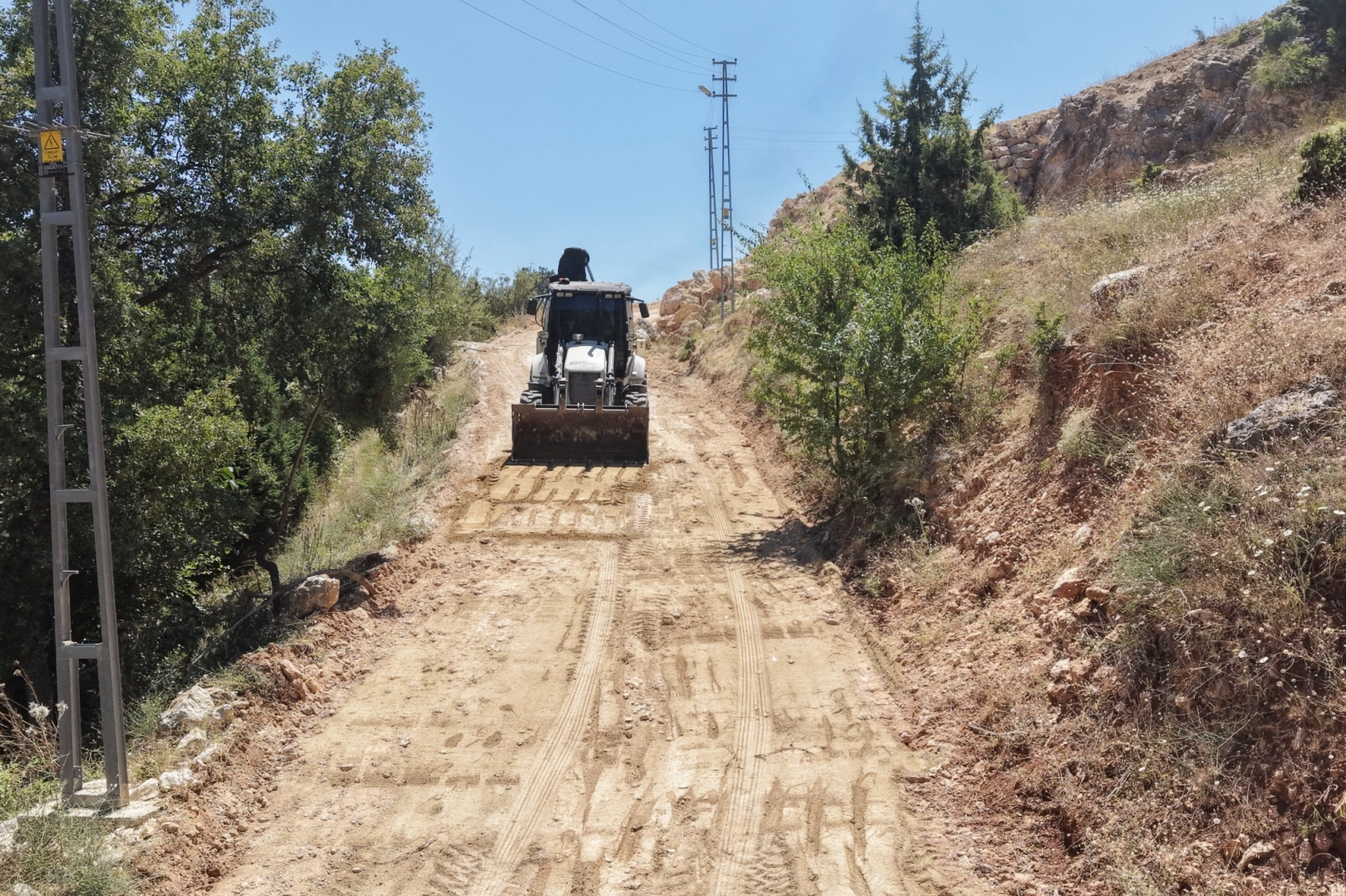 Tarsus'ta&nbsp;Kırsal Mahallelerde Yollar Parkeyle Yenileniyor