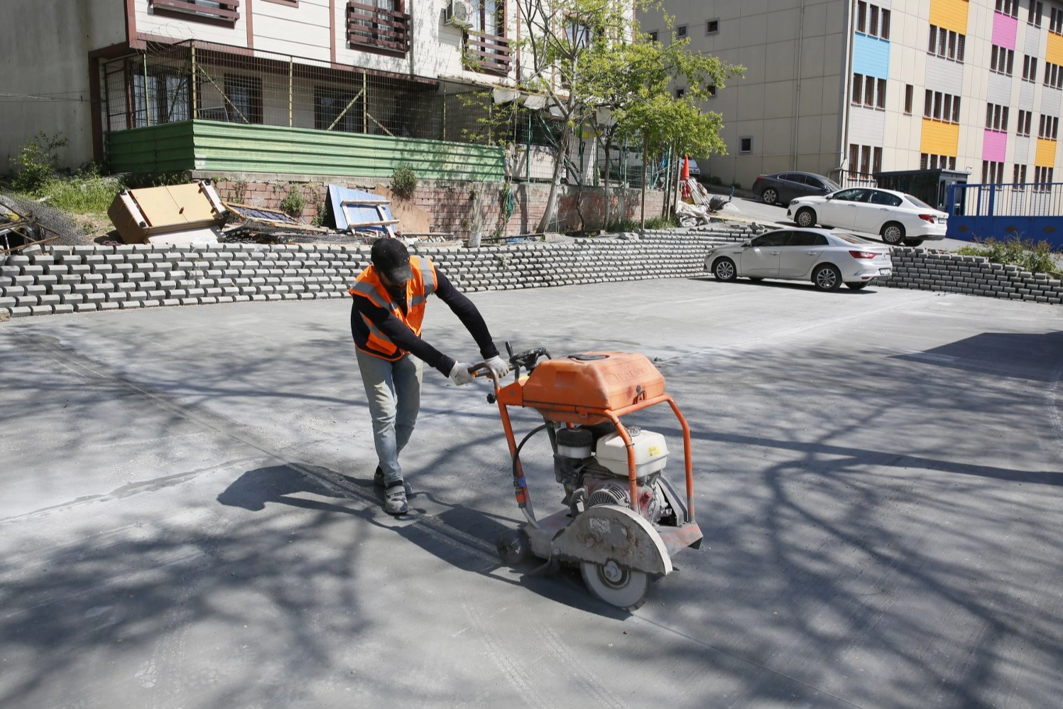 Ey&uuml;psultan&rsquo;da otopark sorunu &ccedil;&ouml;z&uuml;l&uuml;yor: Merkez Mahallesi&rsquo;ne yeni otopark