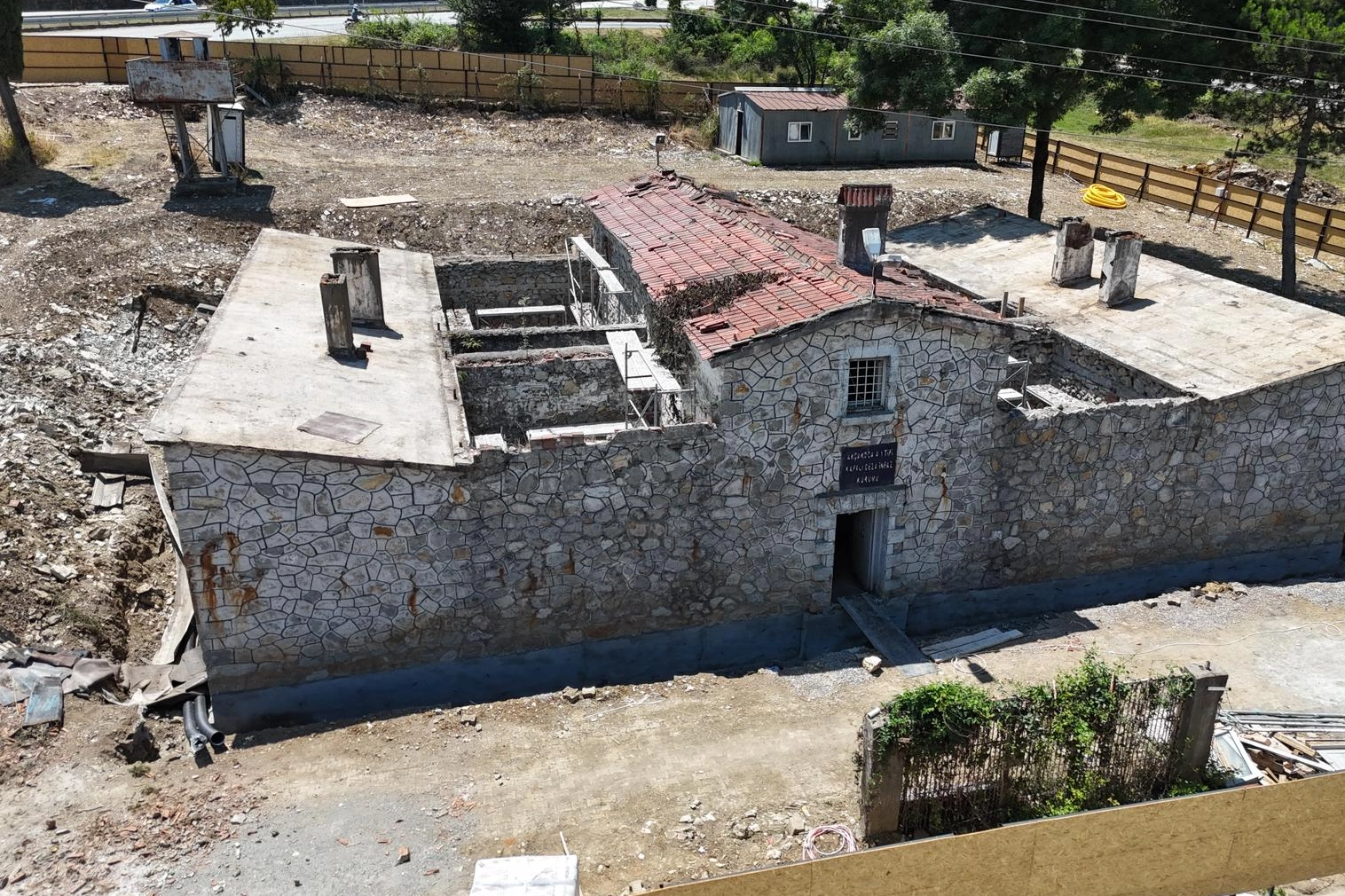 D&uuml;zce'de&nbsp;Tarihi Yapıda Restorasyon &Ccedil;alışmaları Hız Kesmeden S&uuml;r&uuml;yor