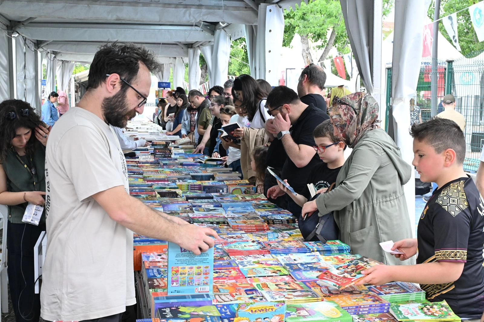 9. Manisa Kitap Fuarı&rsquo;nda Edebiyat R&uuml;zgarı Esiyor
