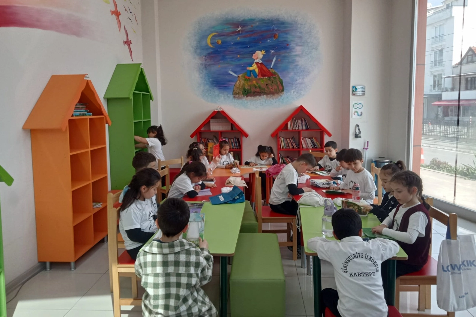 İZGİM &Ccedil;ocuk K&uuml;t&uuml;phanesi K&uuml;t&uuml;phane Haftası&rsquo;nda &Ouml;ğrencileri Ağırladı