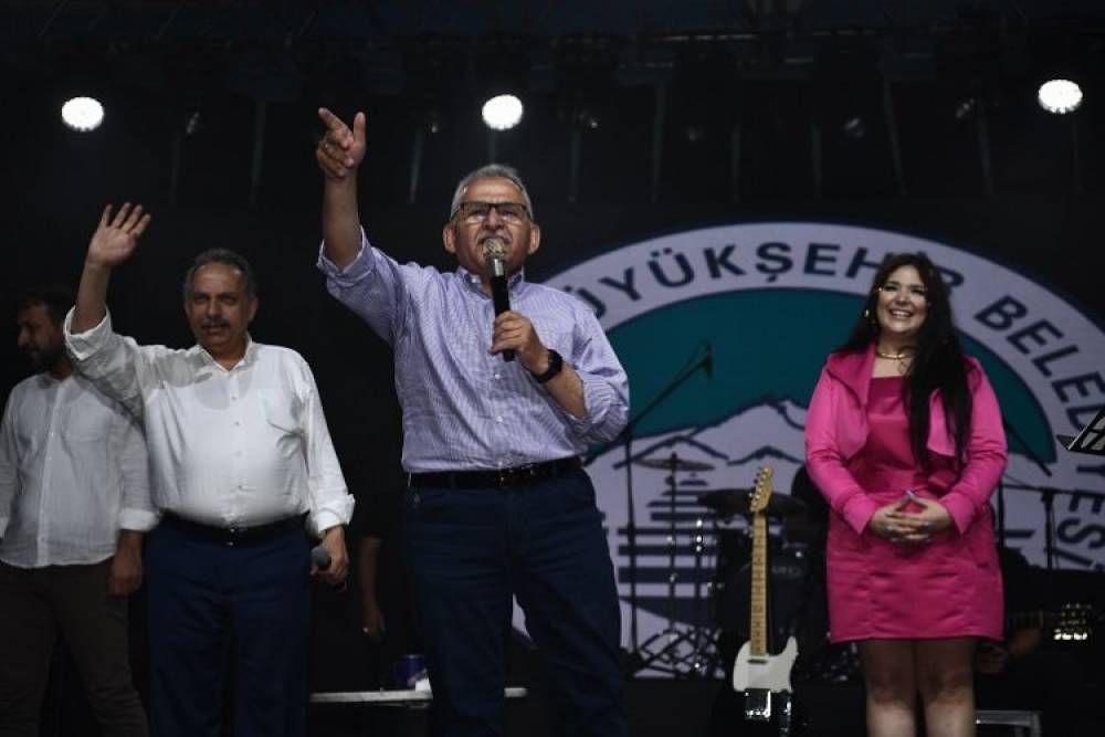 Kayseri Büyükşehir'in 'yaza merhaba' festivaline büyük ilgi