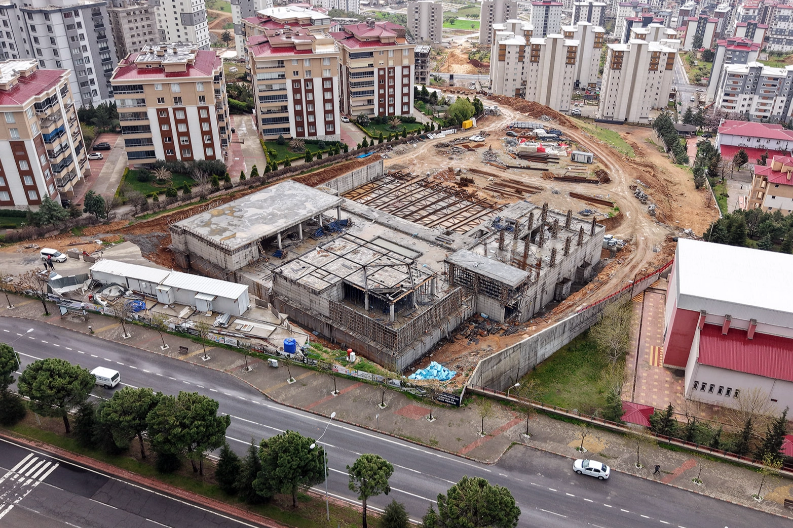 Kahramanmaraş&rsquo;ın Yeni Nesil Gen&ccedil;lik ve Spor Kompleksi Hızla Y&uuml;kseliyor