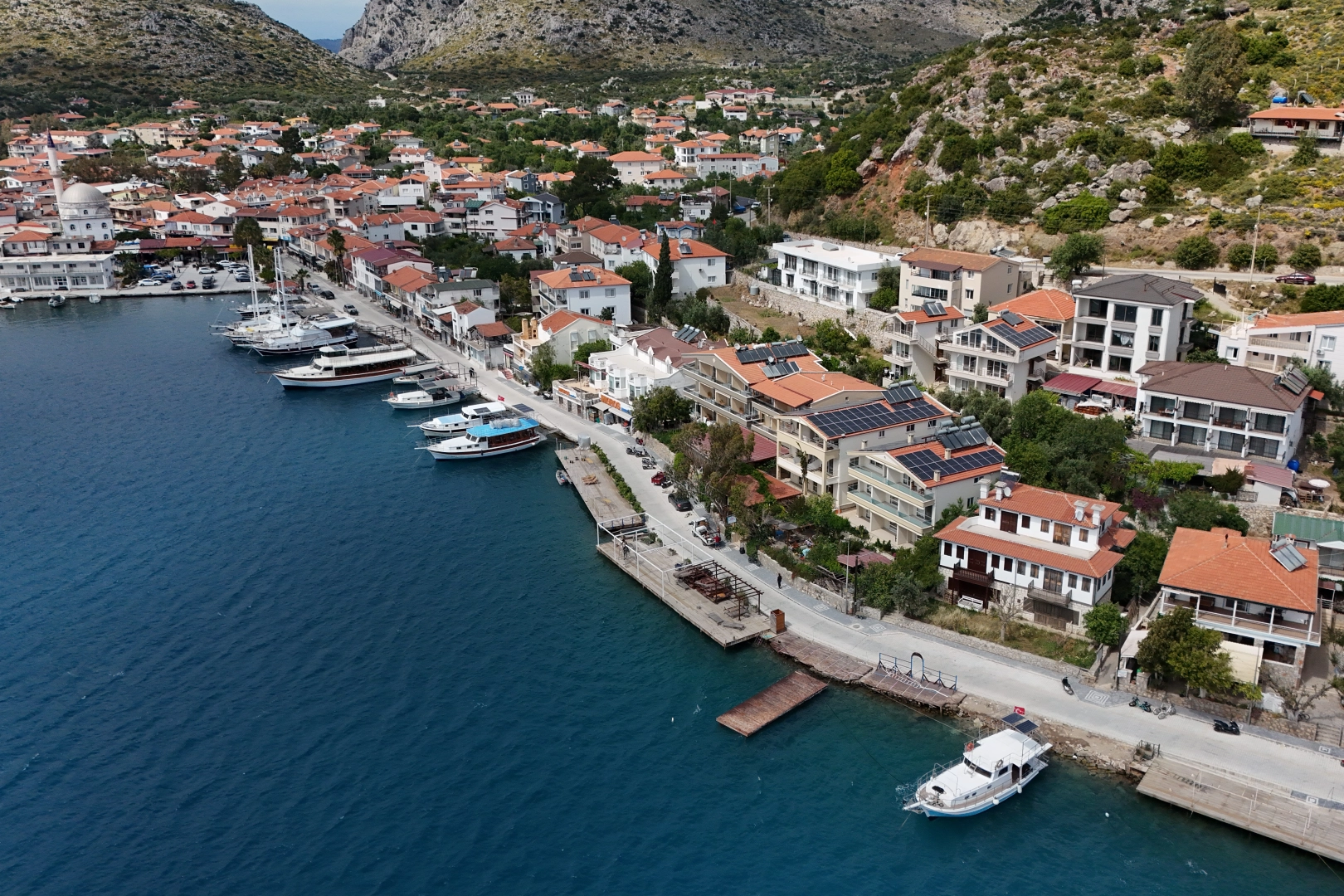 Marmaris'te&nbsp;Bozburun Sahili Yeni Y&uuml;z&uuml;ne Kavuştu