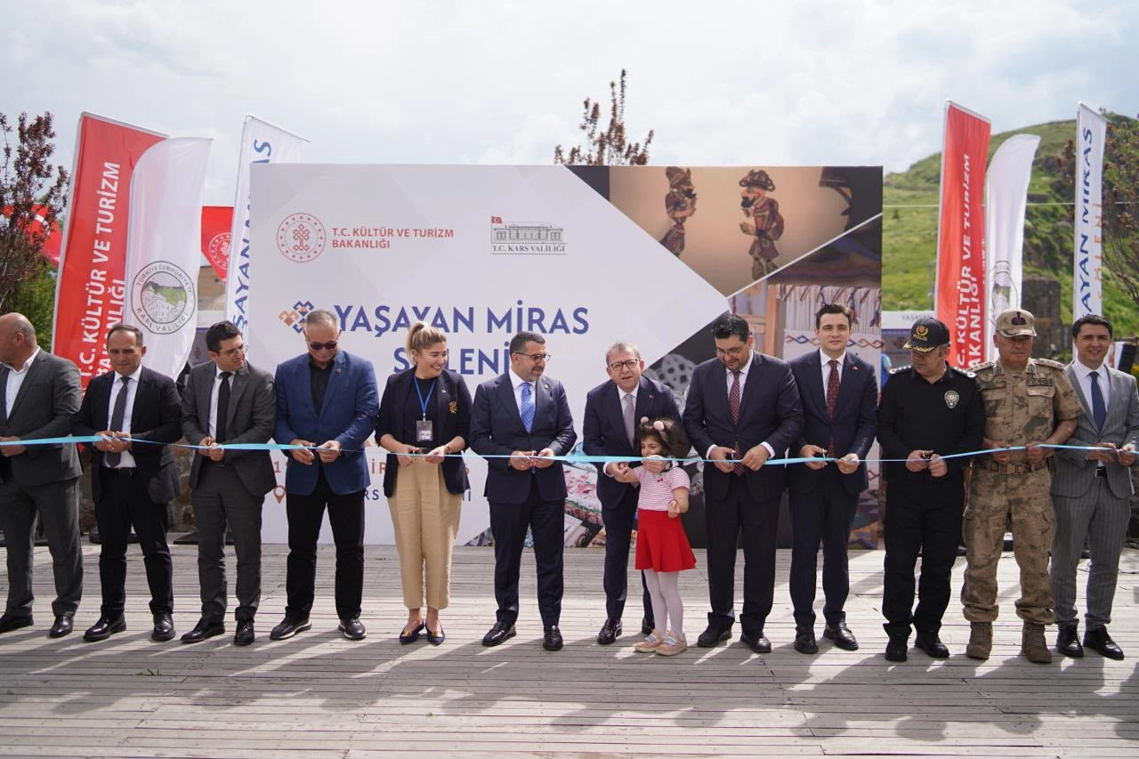 Kars Yaşayan Miras Ş&ouml;leni&nbsp;T&uuml;m Coşkusuyla Başladı