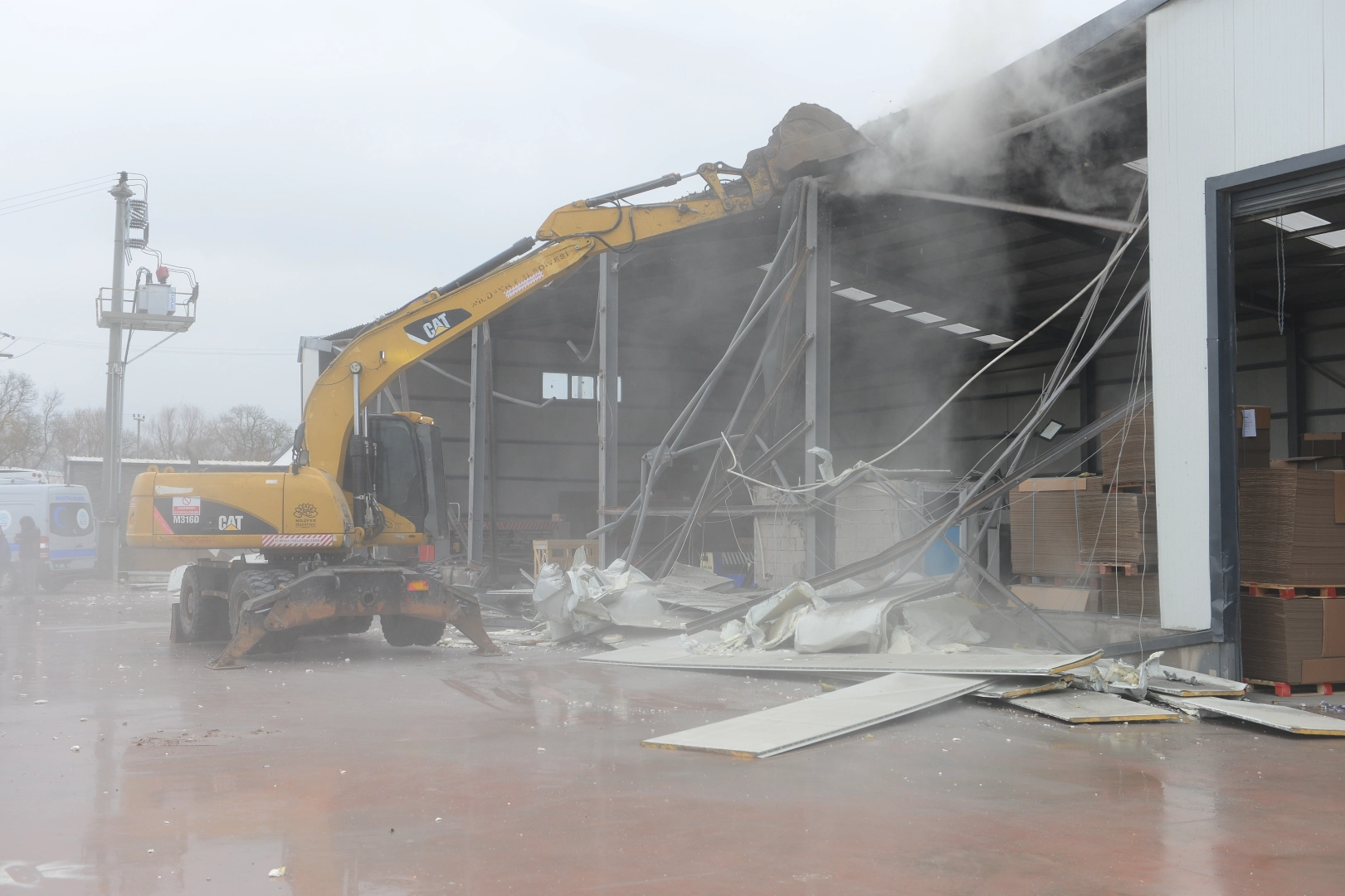 Nil&uuml;fer&rsquo;de 3 Yıkım Birden