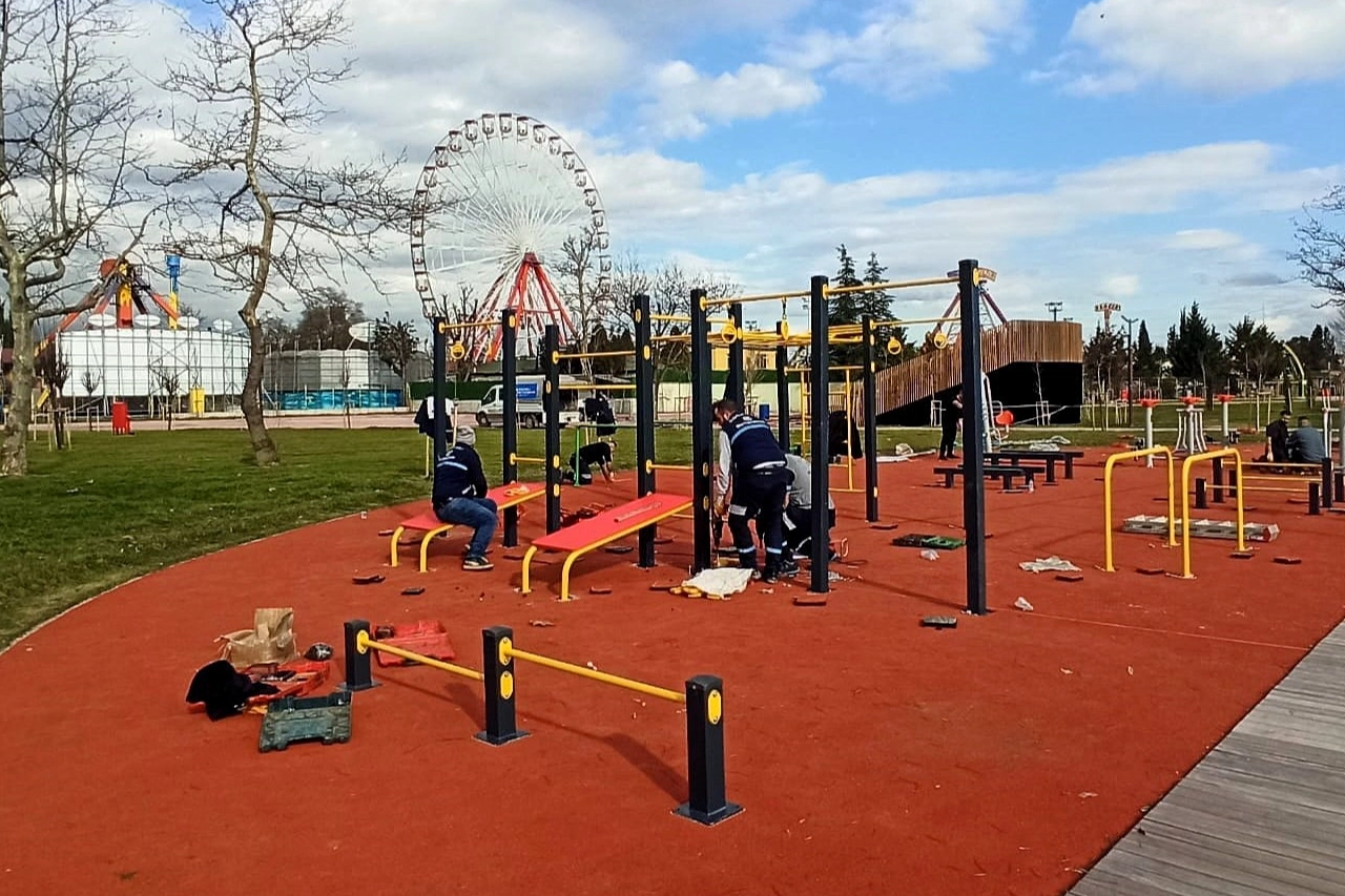 İzmit Millet Bah&ccedil;esi Yeni Spor Alanlarına Kavuştu