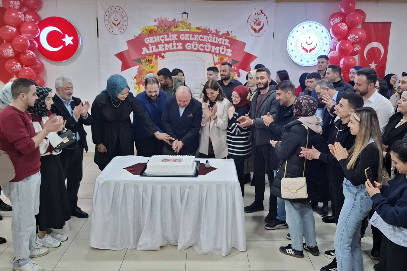 &ldquo;Aile ve Gen&ccedil;lik Fonu"ndan Yararlanan &Ccedil;iftler "Aile Buluşmaları"nda Bir Araya Geliyor