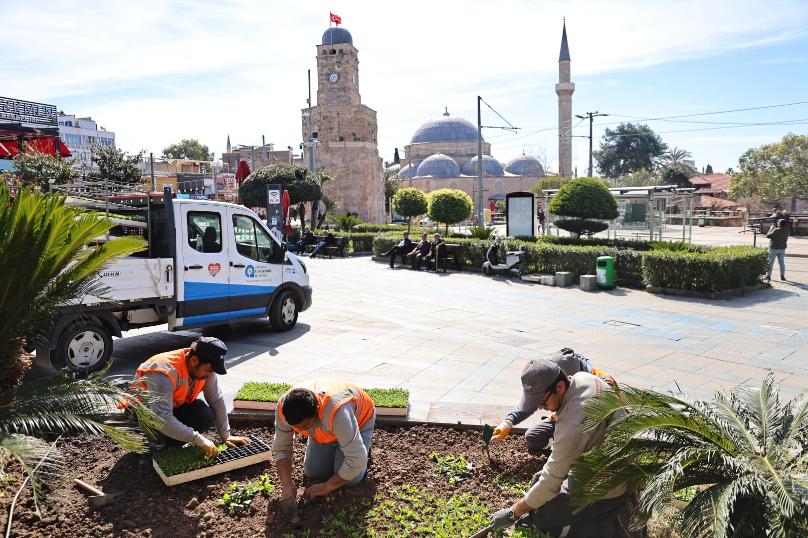 Antalya 4 Milyon Yazlık &Ccedil;i&ccedil;ekle Bahara Hazırlanıyor