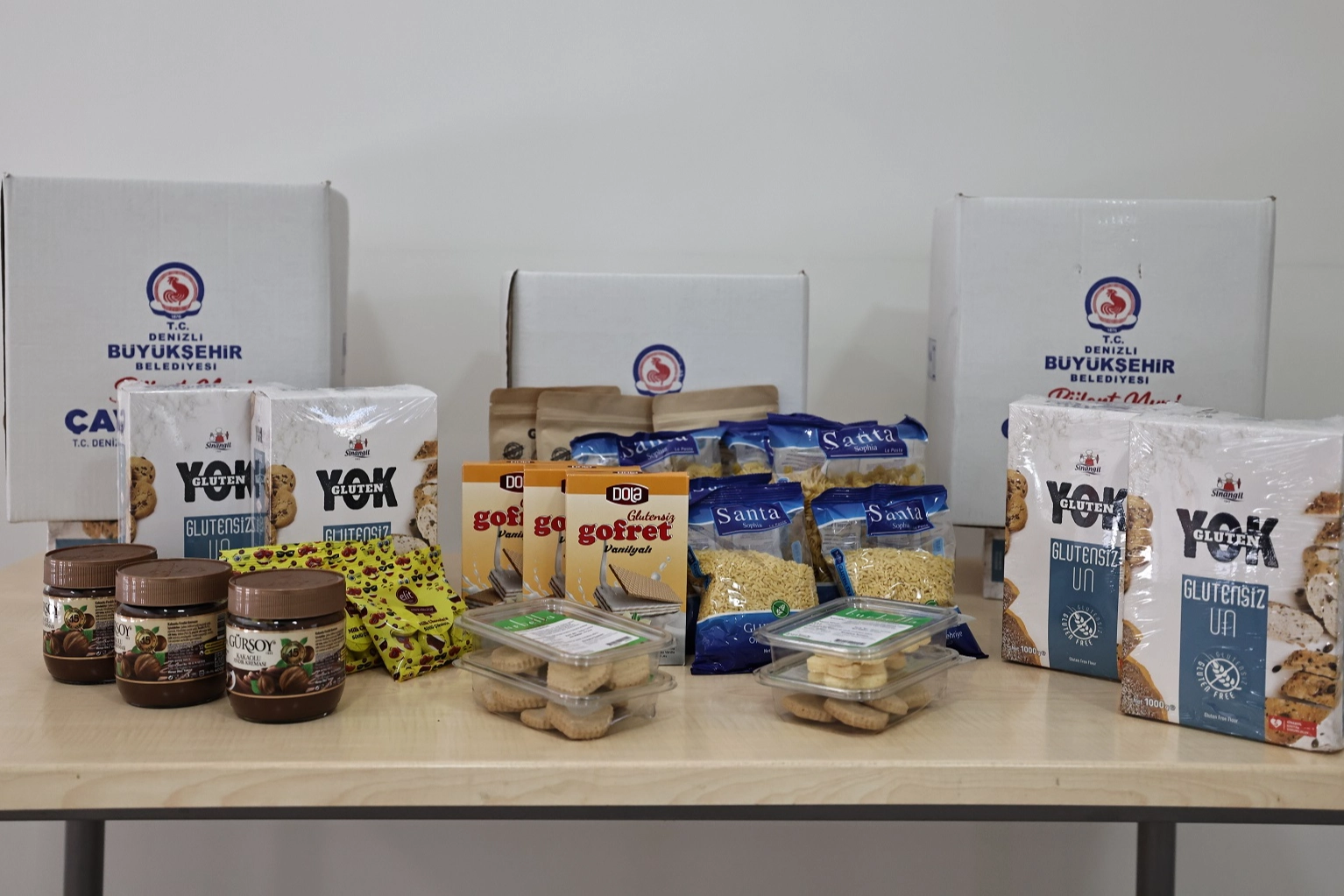 Denizli B&uuml;y&uuml;kşehir&rsquo;in Gl&uuml;tensiz Gıda Paketleri Sahiplerine Ulaştı