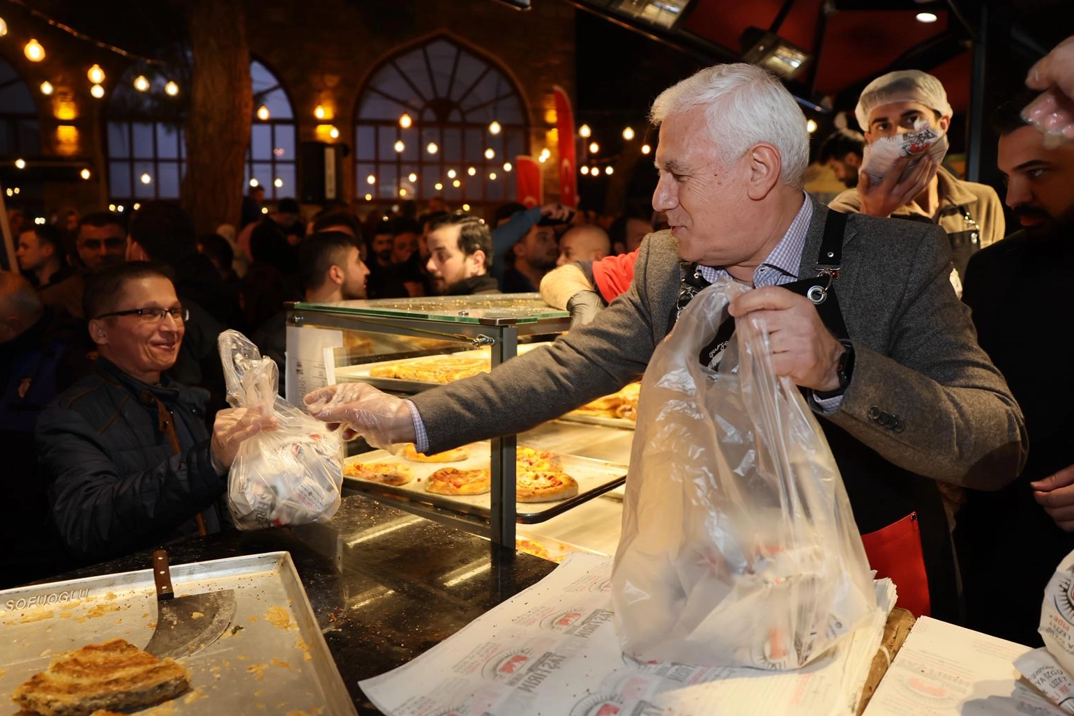 Tahanlı Pide ve &Ccedil;aylar Başkan Bozbey&rsquo;den