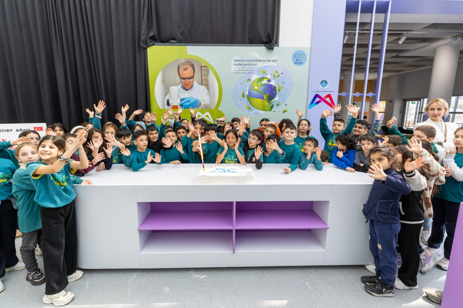 Mersin B&uuml;y&uuml;kşehir Mercan 100. Yıl İklim ve &Ccedil;evre Bilim Merkezi'ne Ziyaret&ccedil;i Akını