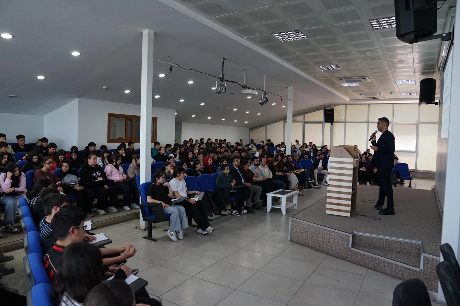 Esenyurt Belediyesi&rsquo;nden Gen&ccedil;lere Sınav Desteği