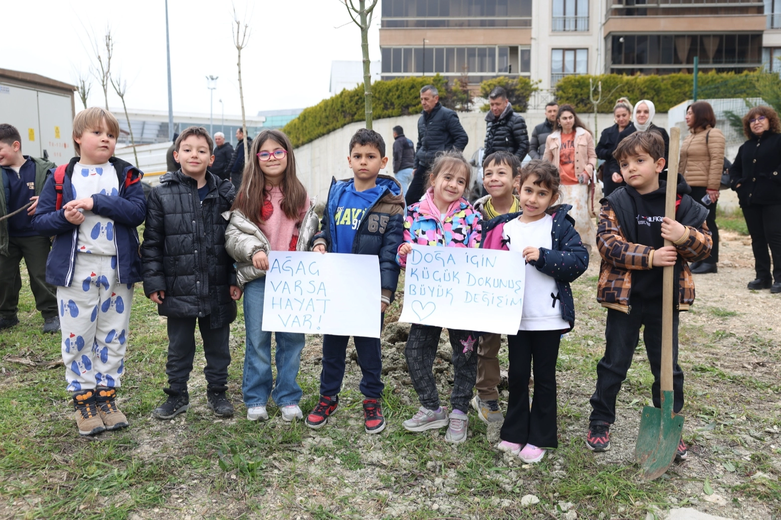 Minikler Doğa İ&ccedil;in Fidan Dikti