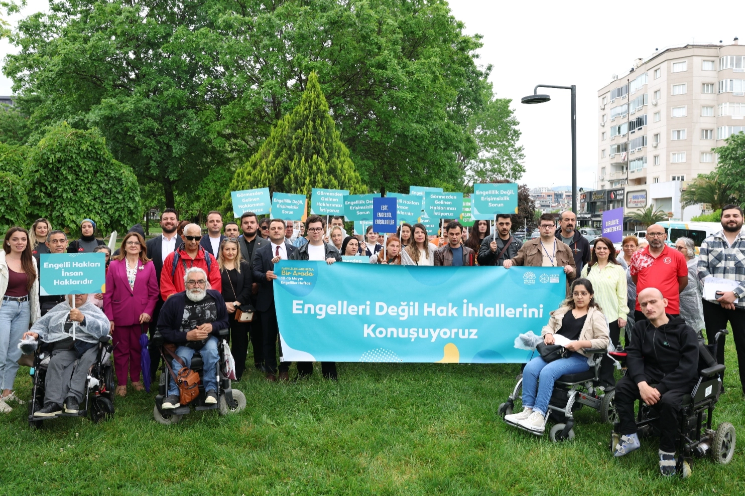 Sloganlar Engelleri Aşmak İ&ccedil;in Y&uuml;kseldi