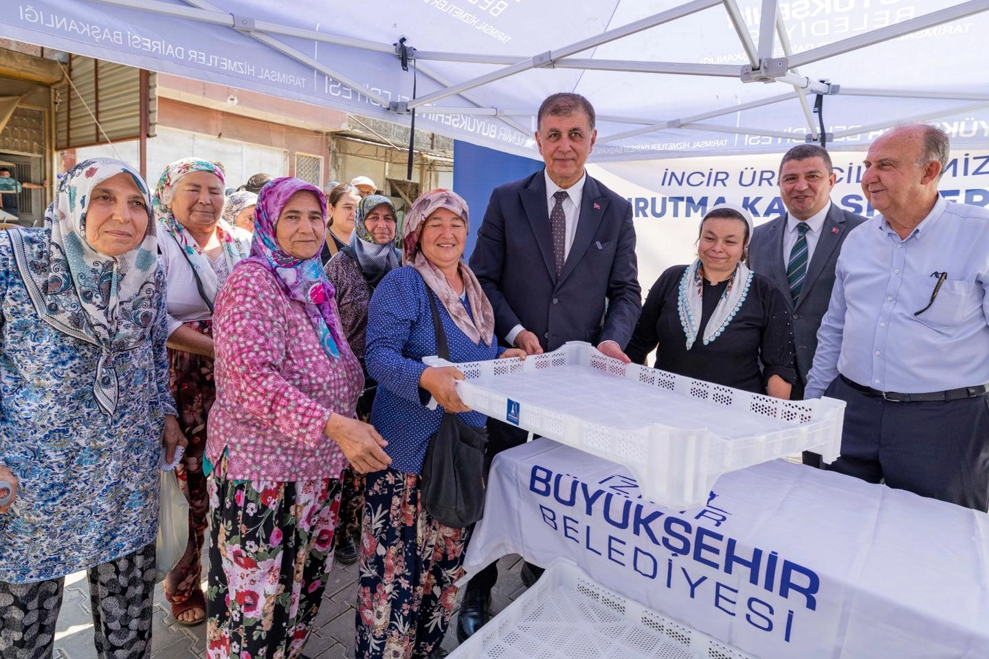 İzmir B&uuml;y&uuml;kşehir Belediyesi&rsquo;nden &Uuml;reticiye Kerevet Desteği