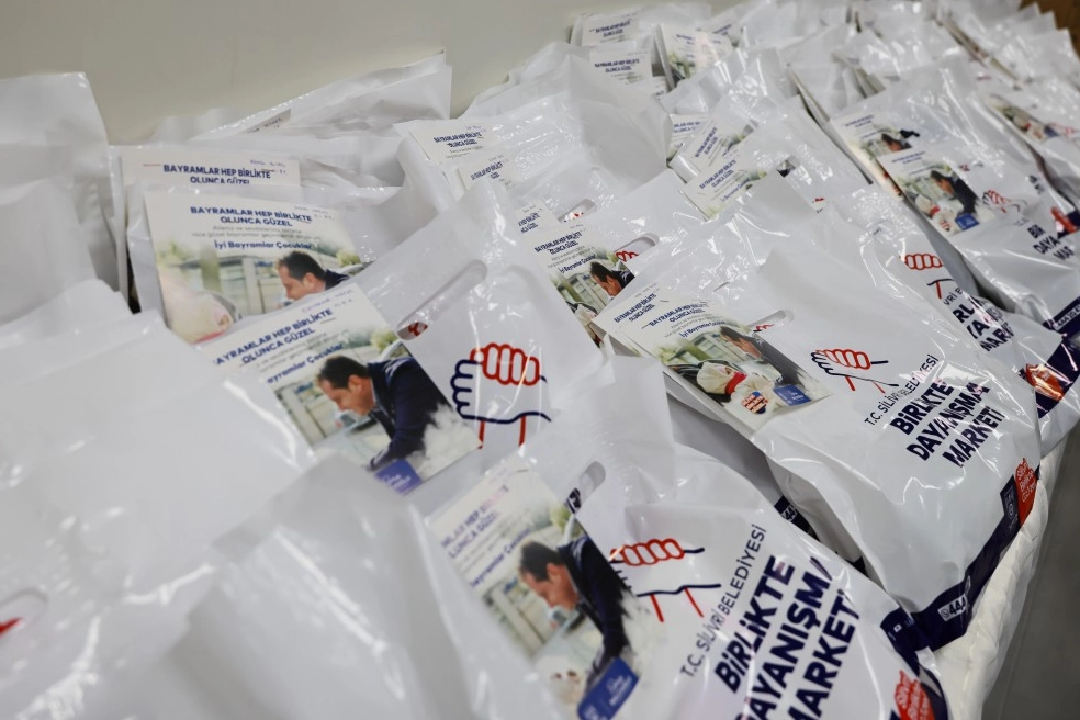 Silivri&rsquo;de 4 Bin &Ccedil;ocuğa 8 Bin Bayramlık Kıyafet Ulaştırıldı