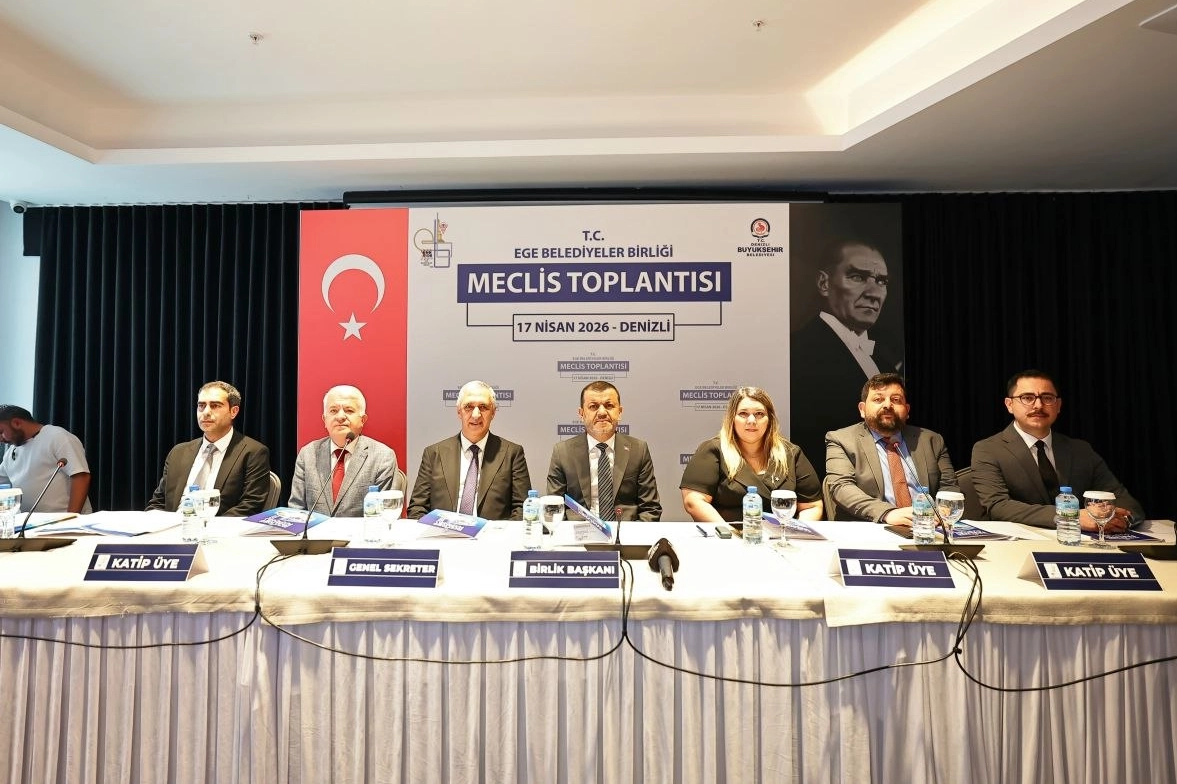 ​Ege Belediyeler Birliği&rsquo;nde Başkan &Ccedil;avuşoğlu G&uuml;ven Tazeledi