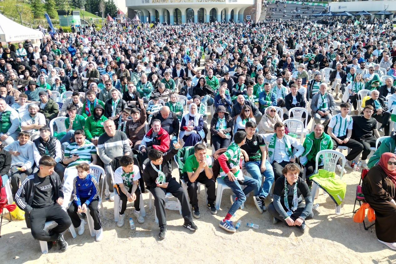 Şampiyonluk Coşkusu Bursa B&uuml;y&uuml;kşehir'le Yaşandı