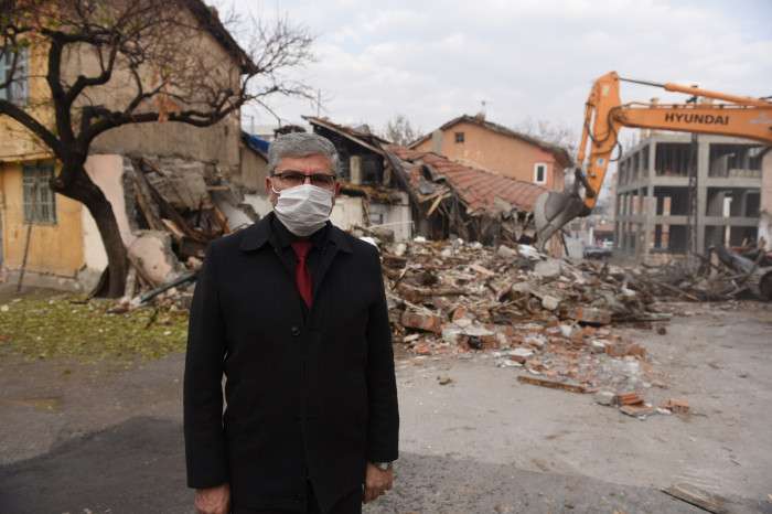 Çorum'da trafiği rahatlatacak yıkım başladı