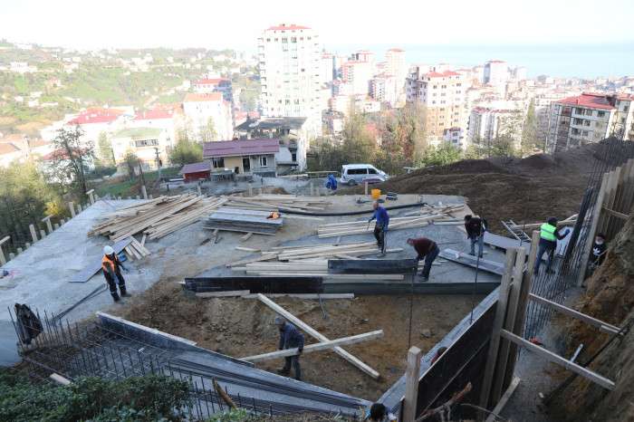 Elektrik santrali inşaatı devam ediyor 