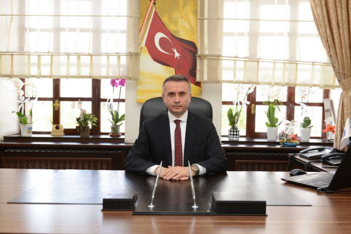 Gazi Caddesi'nde paylaşımlı bisiklet yolu uygulaması