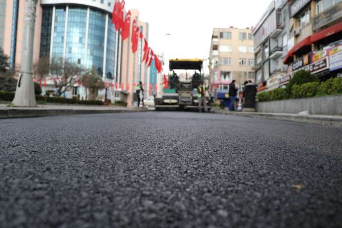 İzmitlilerin istemediği k&uuml;p taşlar kaldırılıyor 