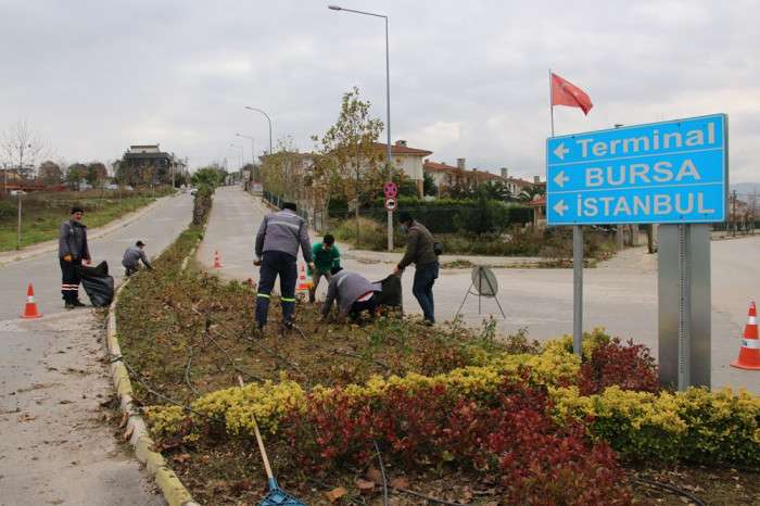 Yalova Belediyesi ekipleri haftaya hızlı başladı 