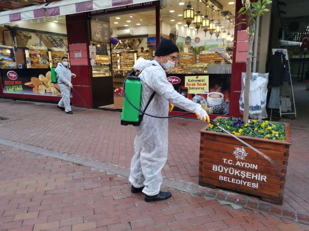 Aydın Büyükşehir'den Nazilli'de dezenfekte çalışması 
