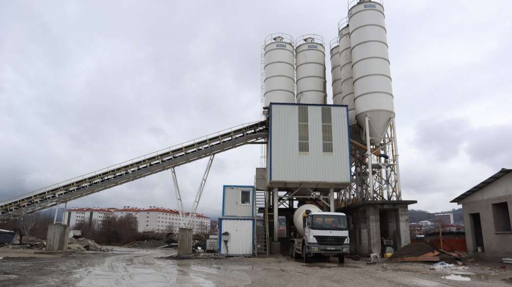 Hem üretiyor hem donatıyor 