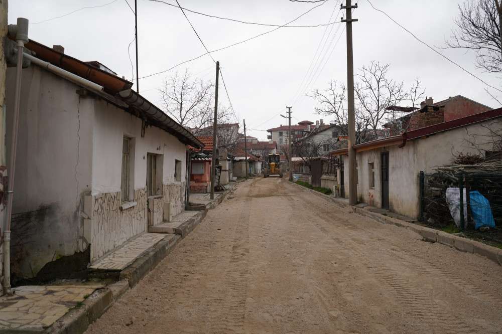 Ayazmana Mahallesi'nde 7 sokağa kilit parke taşı döşeniyor