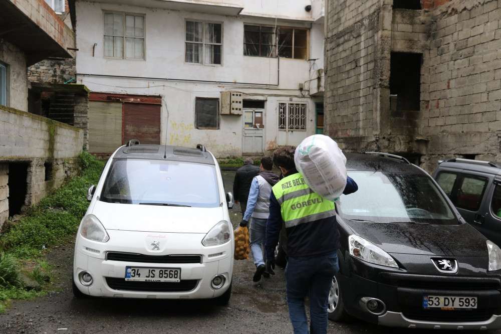 Rize Belediyesi ihtiya&ccedil; sahiplerine el uzatmaya devam ediyor 