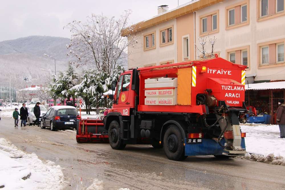 Yalova Paşakent Mahallesi’nde kar etkili oldu