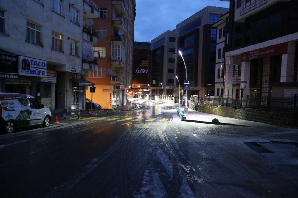 Rize Belediyesi kar mesaisine başladı 