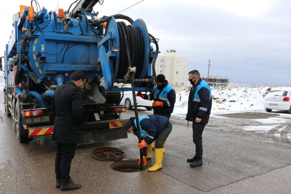 B&uuml;y&uuml;kşehir belediyesi ŞUSKİ ekipleri, kar mesaisine devam ediyor