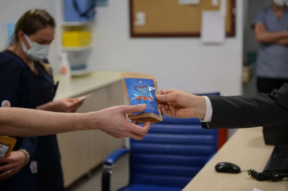 Belediyeden sağlık çalışanlarına ‘kış çayı’ 